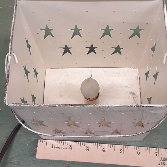 Distressed Lantern of stars with a primitive wreath of greenery. - Picture 6 of 7
